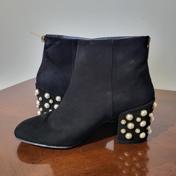 Stuart Weitzman Black Suede Bacari Ankle Boots with Pearl Embellished Heel 5.5 M - Picture 5 of 12